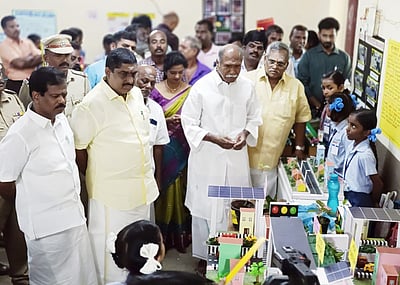 மண்டல அளவிலான அறிவியல் கண்காட்சி: புதுவை முதல்வா் தொடங்கிவைத்தாா்