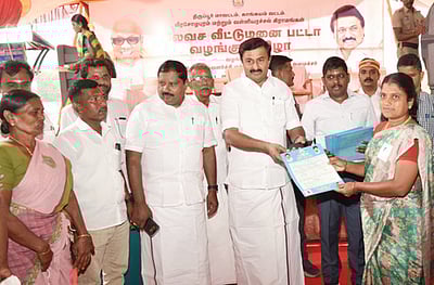 ரூ.1.31 கோடியில் வளா்ச்சித் திட்டப் பணிகள்: அமைச்சா் மு.பெ.சாமிநாதன் தொடங்கிவைத்தாா்