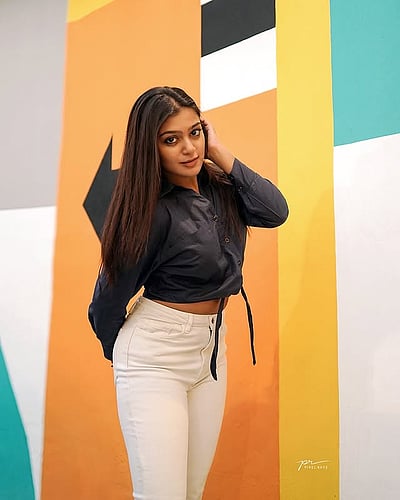 ஃபிட் செக்.. வர்ஷினி சுரேஷ்!