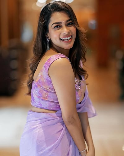 கத்தரிப் பூவழகி... கிகி விஜய்!