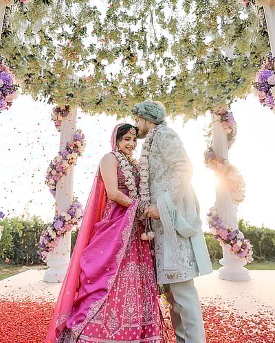 திருமண பந்தத்தில்.. சாக்‌ஷி அகர்வால்!