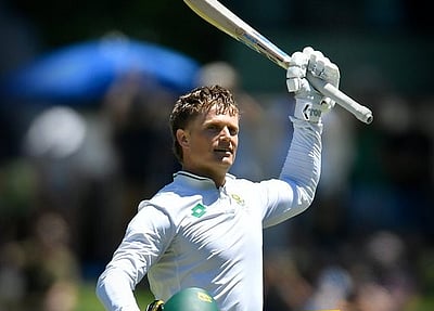 ஒருவர் இரட்டை சதம், இருவர் சதம் விளாசல்; தென்னாப்பிரிக்கா 615 ரன்கள் குவிப்பு!