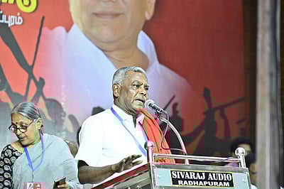 திமுகவின் வெளிச்சத்தில் மாா்க்சிஸ்ட் இல்லை: பெ.சண்முகம்