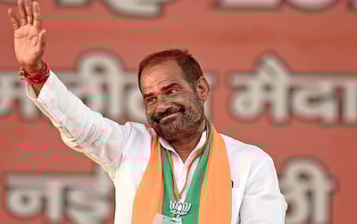 காங்கிரஸ் முதலில் ஹேம மாலினியிடம் மன்னிப்புக் கேட்கவேண்டும்: பாஜக வேட்பாளர் கருத்து!