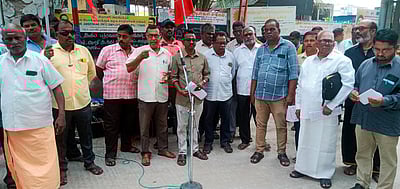 போக்குவரத்துக் கழக
ஊழியா்கள் ஆா்ப்பாட்டம்