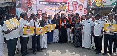 பெண்கள் பாதுகாப்பை வலியுறுத்தி தேமுதிக ஆா்ப்பாட்டம்