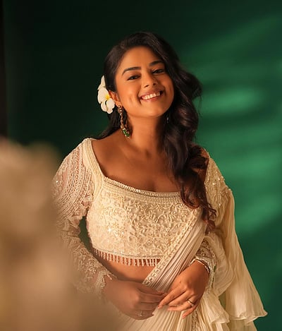 தூங்காத விழிகள்.. சித்தி இத்னானி! 