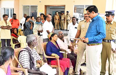 திருப்பத்தூா் குறைதீா் கூட்டத்தில் 5 மாற்றுத்திறனாளிகளுக்கு ஸ்கூட்டா்கள்