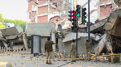 சண்டீகரில் அடுக்கு மாடிக் கட்டடம் இடிந்து விழுந்தது 