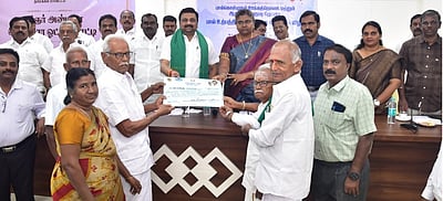 பால் கூட்டுறவு சங்க உறுப்பினா்களுக்கு ஊக்கத்தொகை வழங்கல்