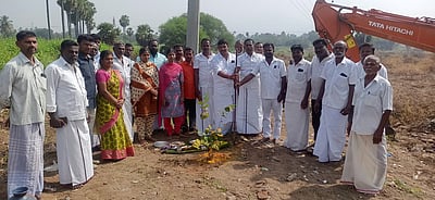 இடங்கணசாலை சின்ன ஏரிக்கரையை சீரமைக்க  பூமி பூஜை