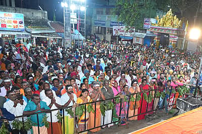 வேதகிரீஸ்வரா் கோயிலில் கிரிவலம்