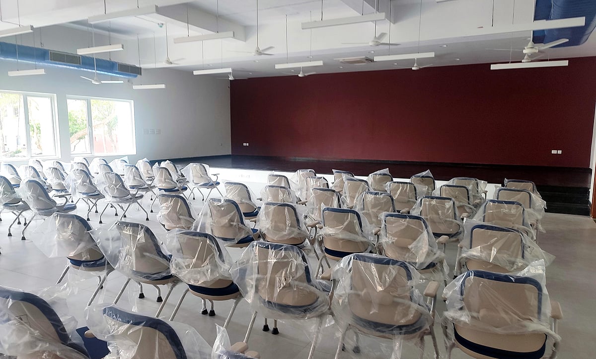 200 பேர் அமரக்கூடிய நூல்கள் வெளியீட்டு விழா நடத்தும் வகையிலான கருத்தரங்க கூடம்.