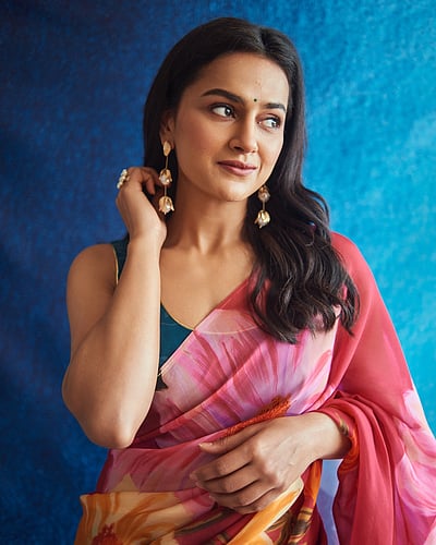 அழகூரில் பூத்தவளே... ஷ்ரத்தா ஸ்ரீநாத்!