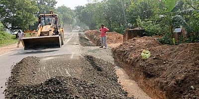 மயிலம்- செண்டூா் சாலை விரிவாக்கப் பணிகள் தொடக்கம்