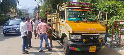 கேரள மருத்துவக் கழிவுகள்: குமுளியில் வாகன சோதனை மும்முரம்