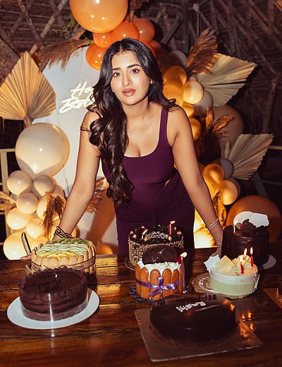 வாழ்த்து மழையில்... ராஷி சிங்!