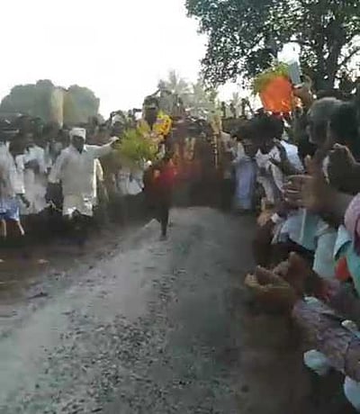 தாளவாடி அருகே மாதேஸ்வர சுவாமி கோயில் குண்டம் திருவிழா