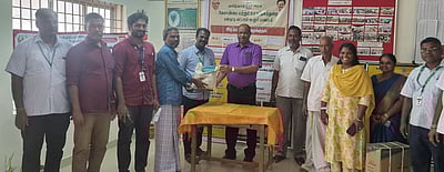 விவசாயிகளுக்கு தெளிப்பான், விதைகள் அளிப்பு