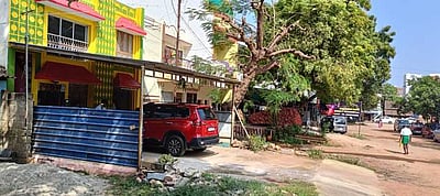 ஆக்கிரமிப்புகளால் திணறும் வள்ளியூரில் பெருமாள் கோயில் ரதவீதி