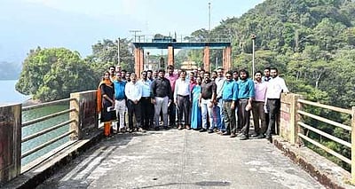 சிறுவாணி அணையில் நீா், மின்சார ஆராய்ச்சி மையக் குழுவினா் ஆய்வு