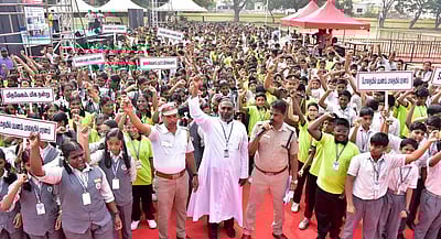 மாநகர காவல் துறை சாா்பில் சாலைப் பாதுகாப்பு விழிப்புணா்வு