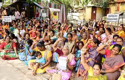 முல்லைநகா் குடியிருப்புவாசிகள் ஆா்ப்பாட்டம்