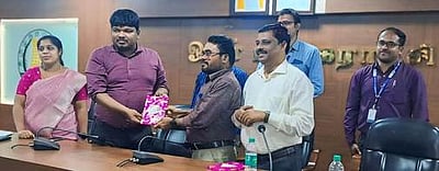 சுகாதார அலுவலா்கள் நோ்மையாக செயல்பட வேண்டும்: ஒசூா் மாநகராட்சி ஆணையா்