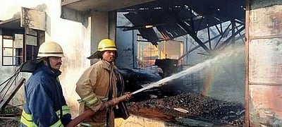 ஆரல்வாய்மொழி அருகே மரக்கடையில் தீ