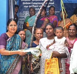 பொங்கல் பண்டிகைக்கு கூடுதல் தரத்தில் வேஷ்டி, சேலைகள்: நிதி ஒதுக்கீட்டு ஆணையை பிறப்பித்தது தமிழக அரசு