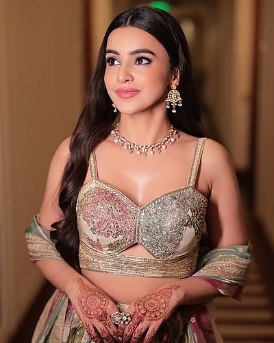 ஆடை அழகில்... அங்கிதா சர்மா!