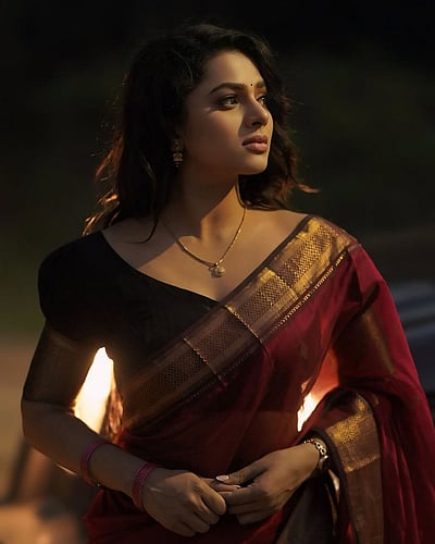 குறிஞ்சியின் தலைவி... டெல்னா டேவிஸ்!