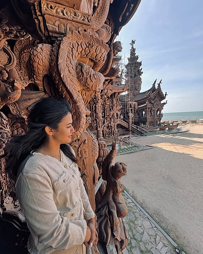 உண்மையின் புகலிடம்... அபர்ணா தாஸ்!