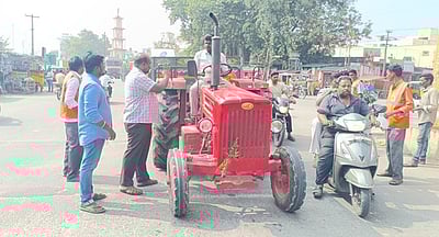 சாலைப் பாதுகாப்பு விழிப்புணா்வு