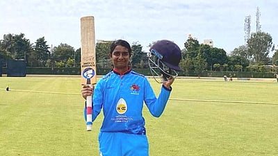 ஒருநாள் போட்டியில் 346* ரன்கள் குவித்து 14 வயது மாணவி சாதனை!