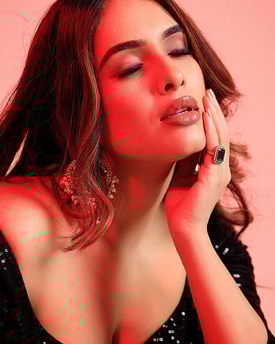 புதிய பூவிது.. நேஹா மாலிக்! 