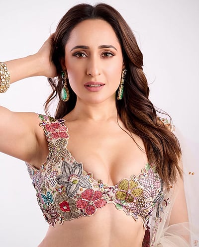 வெண்ணிலா முகம்..பிரக்யா ஜெய்ஸ்வால்! 