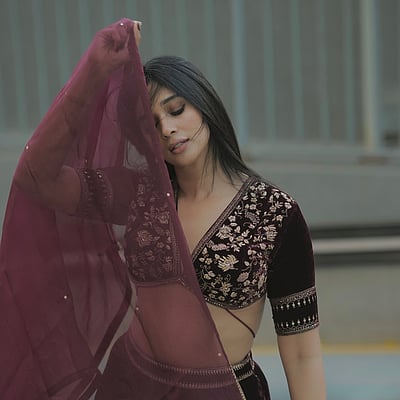 வெல்வெட் அழகே... நைலா உஷா!