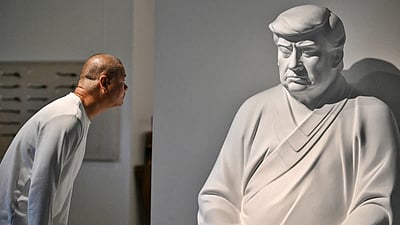 புத்தர் வடிவ டிரம்ப் சிலைகள் ரூ.2.30 லட்சத்துக்கு விற்பனை!