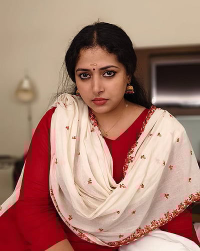 அழகென்றால் இவள்தானா.. அனு சித்தாரா!