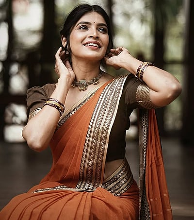 டிவைன்.. சஞ்சிதா!