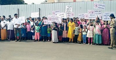 வெள்ளக்கோவிலில் தனியார் மதுபானக் கூடம் அமைக்க மக்கள் எதிர்ப்பு!