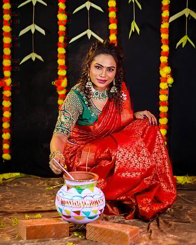 பொங்கல் வாழ்த்துகள்... திவ்யா கிருஷ்ணன்!