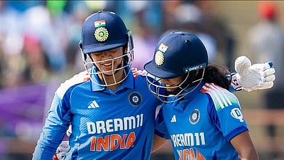 435 ரன்கள் குவித்த இந்திய மகளிரணி! வாணவேடிக்கை காட்டிய ஸ்மிருதி, பிரதிகா! 