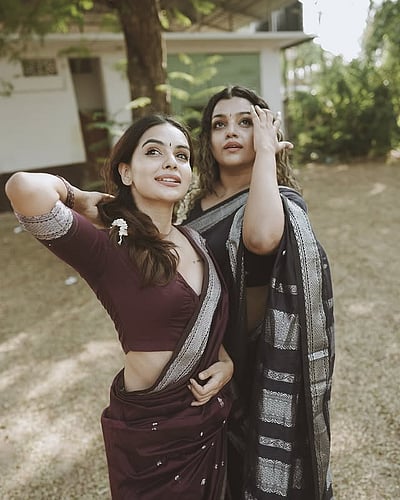 நட்புக்குள்ளே... மோனிஷா மோகன்! 