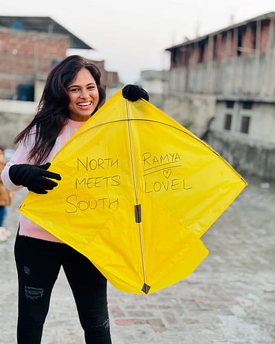 பட்டம் விடும் ரம்யா பாண்டியன்!