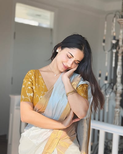 வெட்கமே வெட்கப்படும்.. ருஹானி ஷர்மா!