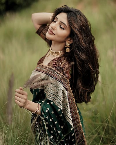 எம் கூந்தல் செய்வினை பாராட்டிகையோ..? ஸ்ரீலீலா!