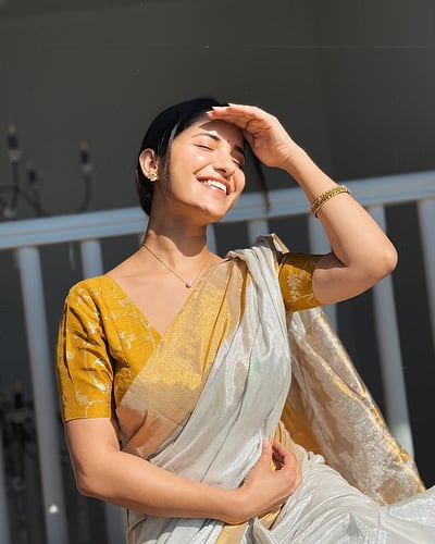 தங்கத் தாரகை.. ருஹானி ஷர்மா!