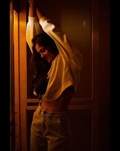 இஞ்சி இடையழகி.. சிம்ரன் சௌத்ரி!